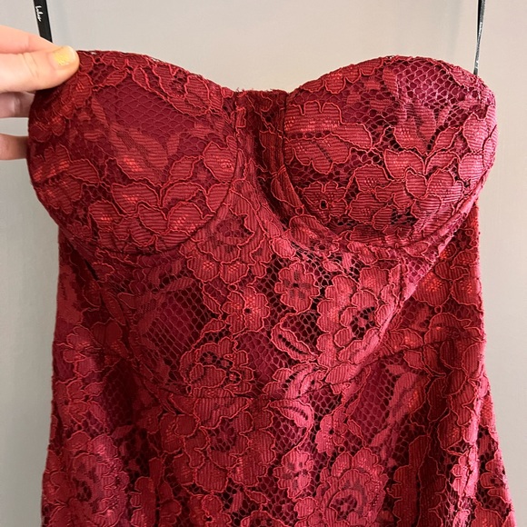 Brand New with tags Maroon Lace midi dress. Medium - Picture 2 of 3